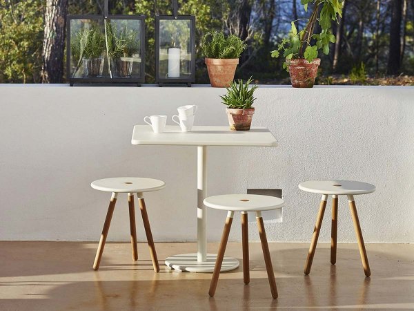AREA  Sæt med cafébord og taburetter / Havemøbler Cane-line