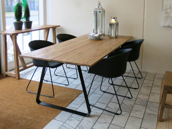 Sætpris / plank light spisebord 4 styk shell skalstole living in ... Køkken inspiration og indretningstips