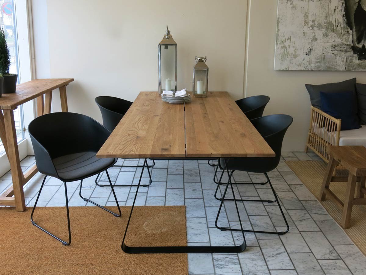 Sætpris / plank light spisebord 4 styk shell skalstole living in ... Køkken inspiration og indretningstips