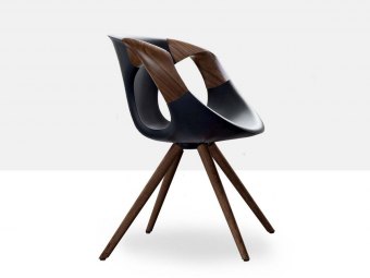UP Chair WOODEN - Soft Touch + valnød/eg arm og ben